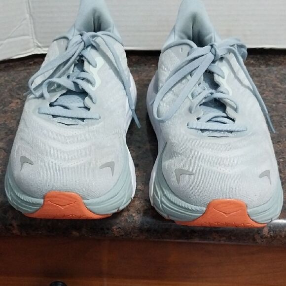 Hoka Gray Athletic Shoes with Cushioned Midsole.....SIZE 7.5...EUC - Picture 2 of 9